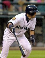 Ichiro makes his 210th hit of season